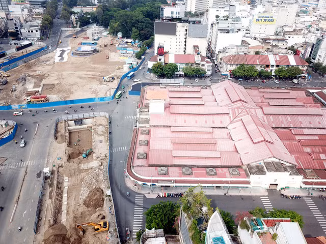 Canh hoi ha thi cong gap rut hoan tra mat bang duong Le Loi dip le 30/4-Hinh-5