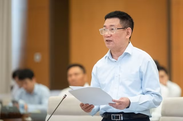 Bo truong Bo Tai chinh: Nguoi lon lam viec nho, nguoi nho lam viec lon thi rat kho