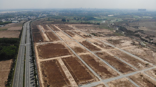 Vụ 43 ha đất vàng ở Bình Dương: Bắt thêm 2 đại gia Vu 43 ha dat vang o Binh Duong: Bat them 2 dai gia