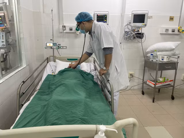 Thanh nien trom cho bi nguoi dan ban thung bung o mien Tay-Hinh-2