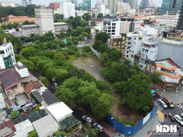 Chi tiết 2 dự án bỏ hoang hàng chục năm, cỏ mọc um tùm trên đất vàng giữa TP HCM - Hình 3 Chi tiet 2 du an bo hoang hang chuc nam, co moc um tum tren dat vang giua TP HCM-Hinh-3