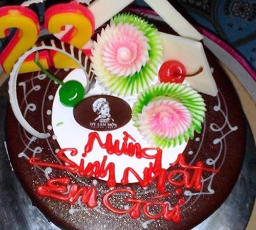 Chiếc bánh sinh nhật và ngọn nến mừng tuổi 22 được gia đình tổ chức cho chị Ngân. Nhưng chỉ vài ngày sau ngày sinh nhật, Ngân đã ra đi mãi mãi.