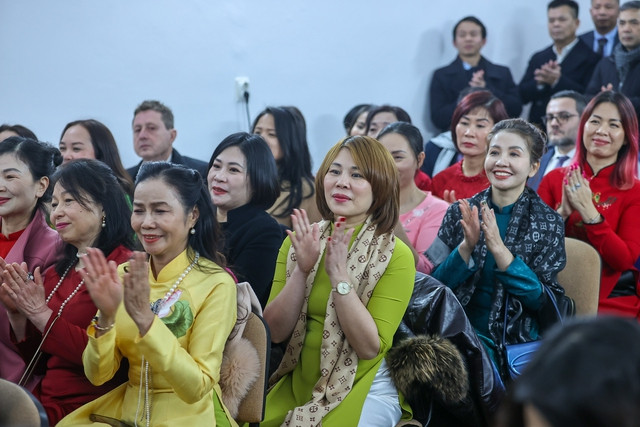 Thủ tướng: 'Coi công việc của bà con như việc nhà mình' - Hình 4 Thu tuong: 'Coi cong viec cua ba con nhu viec nha minh'-Hinh-4