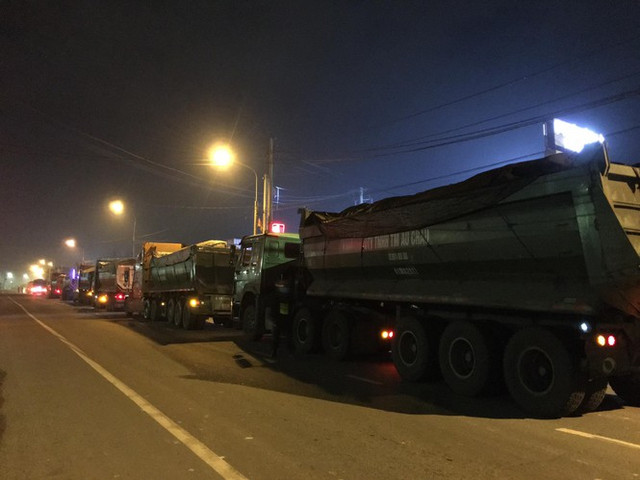 Bắt đoàn xe 'vua' ở Đồng Nai: Sếp một doanh nghiệp là con Phó giám đốc Công an tỉnh? Bat doan xe 'vua' o Dong Nai: Sep mot doanh nghiep la con Pho giam doc Cong an tinh?