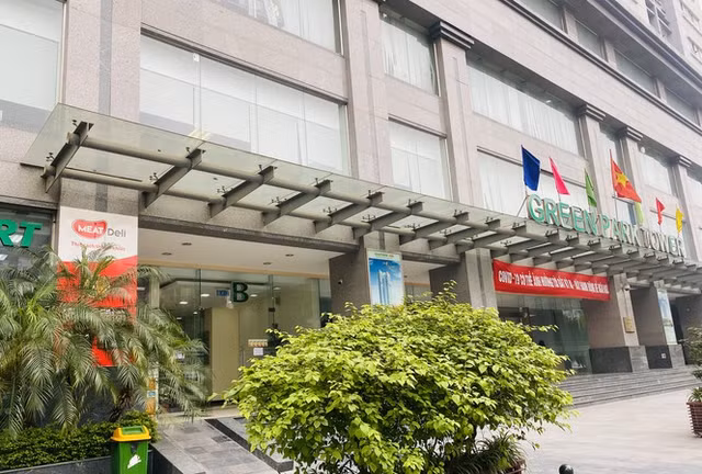 Trat doi 12 cuu quan chuc tra nha cong vu: Xin khat den sau dich COVID - 19