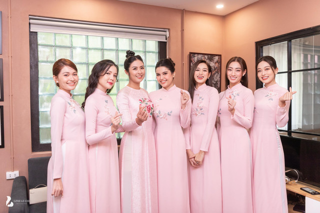 Chùm ảnh lễ ăn hỏi của thiếu gia Đỗ Quang Vinh và hoa hậu Đỗ Mỹ Linh - Hình 9 Chum anh le an hoi cua thieu gia Do Quang Vinh va hoa hau Do My Linh-Hinh-9