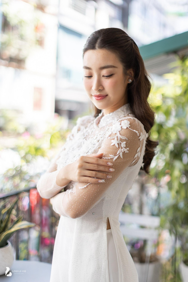 Chùm ảnh lễ ăn hỏi của thiếu gia Đỗ Quang Vinh và hoa hậu Đỗ Mỹ Linh - Hình 7 Chum anh le an hoi cua thieu gia Do Quang Vinh va hoa hau Do My Linh-Hinh-7