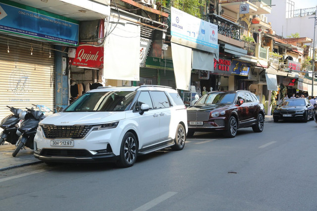 Chùm ảnh lễ ăn hỏi của thiếu gia Đỗ Quang Vinh và hoa hậu Đỗ Mỹ Linh - Hình 13 Chum anh le an hoi cua thieu gia Do Quang Vinh va hoa hau Do My Linh-Hinh-13