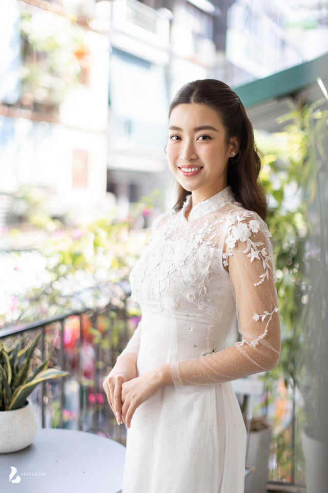 Chùm ảnh lễ ăn hỏi của thiếu gia Đỗ Quang Vinh và hoa hậu Đỗ Mỹ Linh - Hình 8 Chum anh le an hoi cua thieu gia Do Quang Vinh va hoa hau Do My Linh-Hinh-8