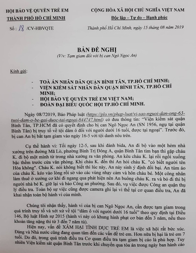 "Yêu râu xanh" U70 sờ ngực bé gái 7 tuổi ở Sài Gòn lãnh án - Hình 2 Đơn đề nghị tạm giam bị cáo Ngô Ngọc An.