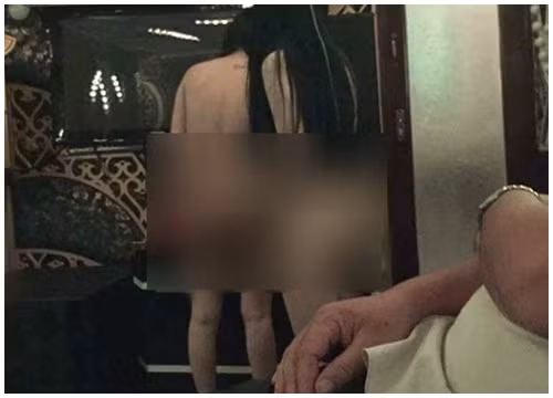 Nu nhan vien quan bar thac loan tap the trong nha tro