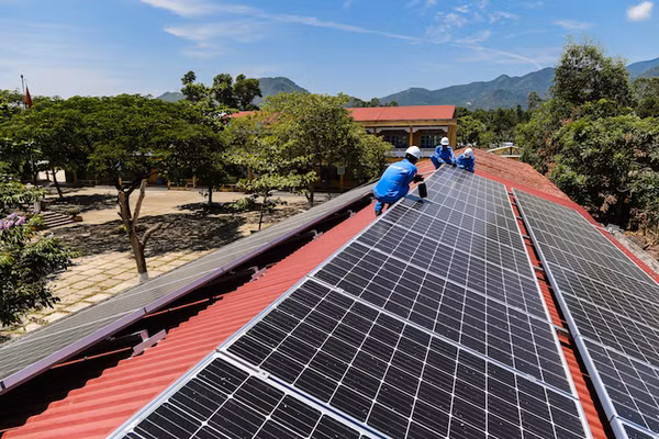 Phat hien thiet bi dien mat troi co 'duong luoi bo phi phap'