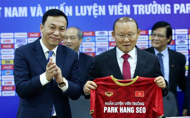 HLV Park Hang Seo nhận lương hơn 1 tỷ mỗi tháng: 'Tôi đã cảm thấy áp lực nặng nề' HLV Park Hang Seo nhan luong hon 1 ty moi thang: 'Toi da cam thay ap luc nang ne'