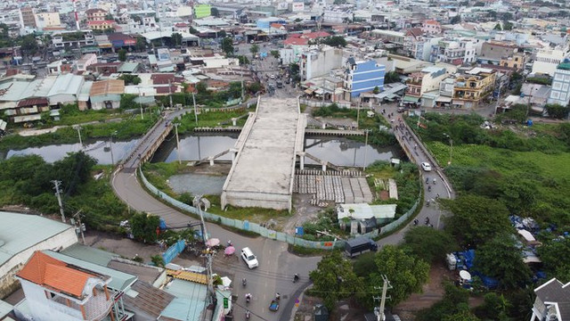 Gần 500 tỷ đồng tái khởi động cầu Tân Kỳ - Tân Quý sau 4 năm 'trùm mền' Gan 500 ty dong tai khoi dong cau Tan Ky - Tan Quy sau 4 nam 'trum men'