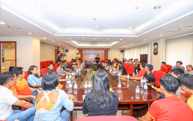 Lan dau tien co giai chay bo tri an tuyen dau phong chong COVID-19