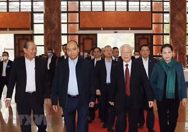 Hon 110 can bo dien Trung uong bi ky luat, 18 nguoi bi xu ly hinh su