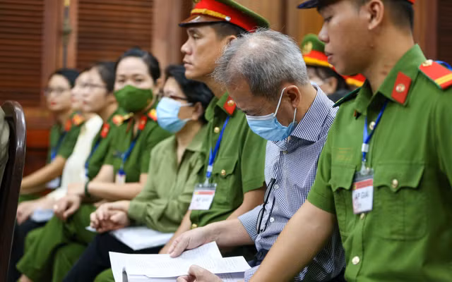 Dai gia Nguyen Cao Tri 'thua nuoc duc tha cau' the nao?