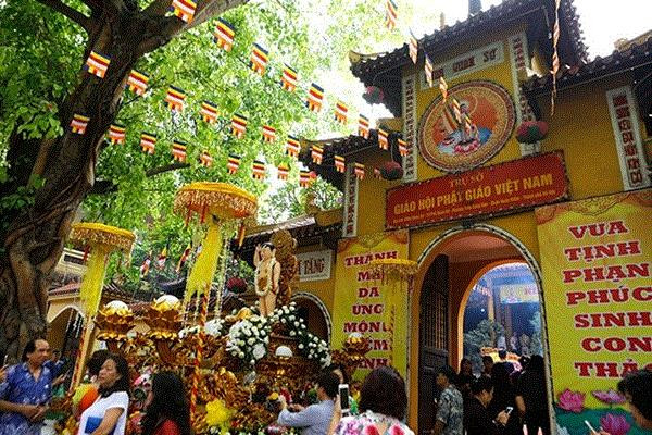 Những đền, chùa nổi tiếng linh thiêng nhất định phải ghé thăm dịp Tết tại Hà Nội - Hình 5 Nhung den, chua noi tieng linh thieng nhat dinh phai ghe tham dip Tet tai Ha Noi-Hinh-5