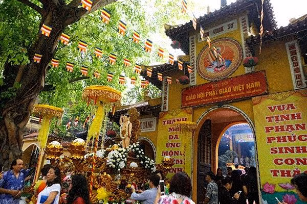 Nhung den, chua noi tieng linh thieng nhat dinh phai ghe tham dip Tet tai Ha Noi-Hinh-5