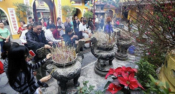 Những đền, chùa nổi tiếng linh thiêng nhất định phải ghé thăm dịp Tết tại Hà Nội - Hình 4 Nhung den, chua noi tieng linh thieng nhat dinh phai ghe tham dip Tet tai Ha Noi-Hinh-4
