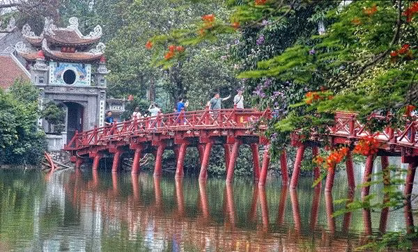Nhung den, chua noi tieng linh thieng nhat dinh phai ghe tham dip Tet tai Ha Noi-Hinh-6