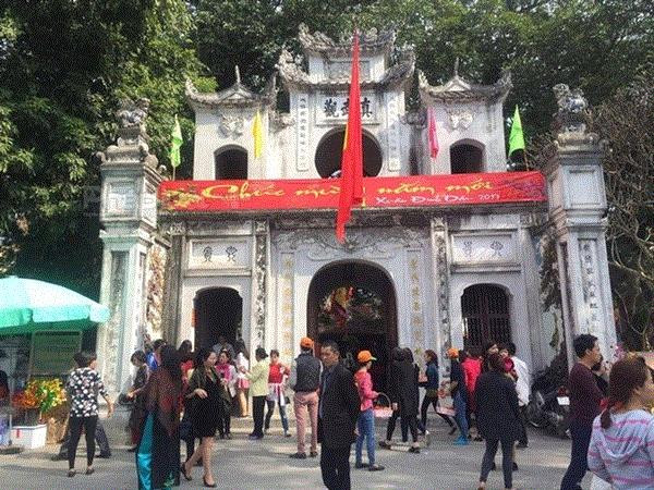 Những đền, chùa nổi tiếng linh thiêng nhất định phải ghé thăm dịp Tết tại Hà Nội - Hình 3 Nhung den, chua noi tieng linh thieng nhat dinh phai ghe tham dip Tet tai Ha Noi-Hinh-3