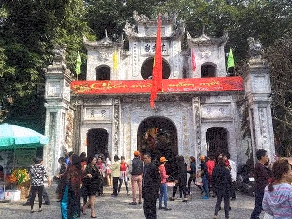 Nhung den, chua noi tieng linh thieng nhat dinh phai ghe tham dip Tet tai Ha Noi-Hinh-3