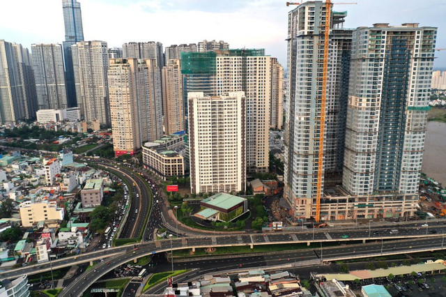 Thị trường bất động sản TP HCM năm 2020: Đất nền khan hiếm, căn hộ hạng sang tăng mạnh - Hình 2 Thi truong bat dong san TP HCM nam 2020: Dat nen khan hiem, can ho hang sang tang manh-Hinh-2