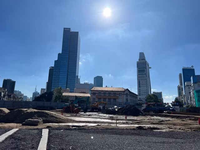 Can canh ga ngam Ben Thanh cua tuyen metro so 1