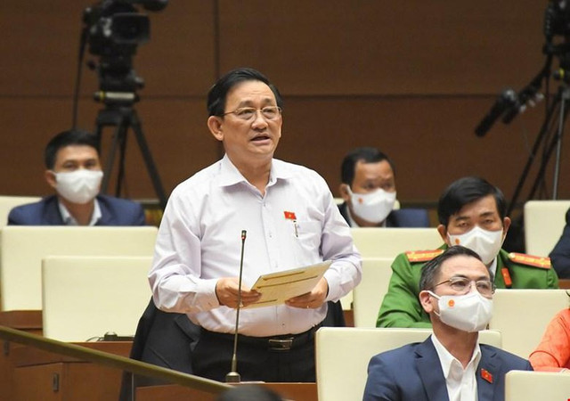 Đại biểu Quốc hội Trần Quốc Tuấn: Công ty Việt Á là ai, sao lại có quyền lực chi phối lớn đến vậy? Dai bieu Quoc hoi Tran Quoc Tuan: Cong ty Viet A la ai, sao lai co quyen luc chi phoi lon den vay?