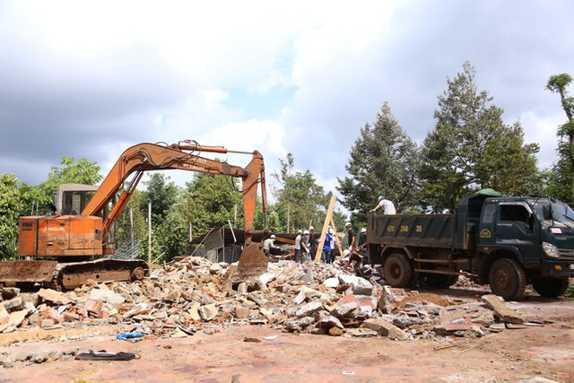 Huyện Cư Kuin cưỡng chế xong 64 công trình trái phép trên đất cà phê Huyen Cu Kuin cuong che xong 64 cong trinh trai phep tren dat ca phe