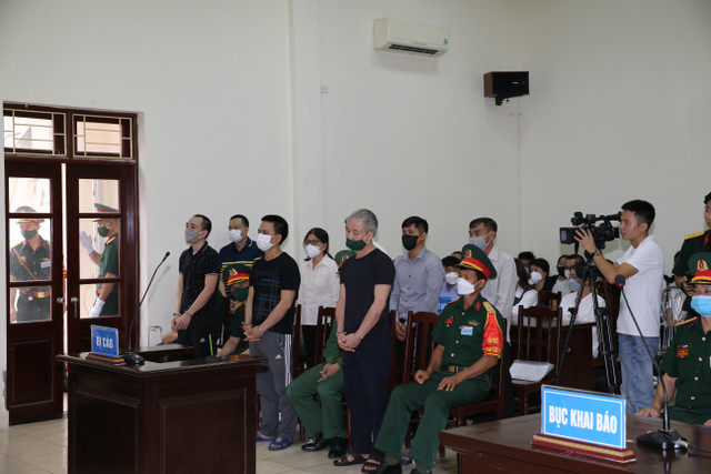 Điểm tên các cựu tướng tá tha hóa tiếp tay cho trùm buôn lậu xăng - Hình 2 Diem ten cac cuu tuong ta tha hoa tiep tay cho trum buon lau xang-Hinh-2