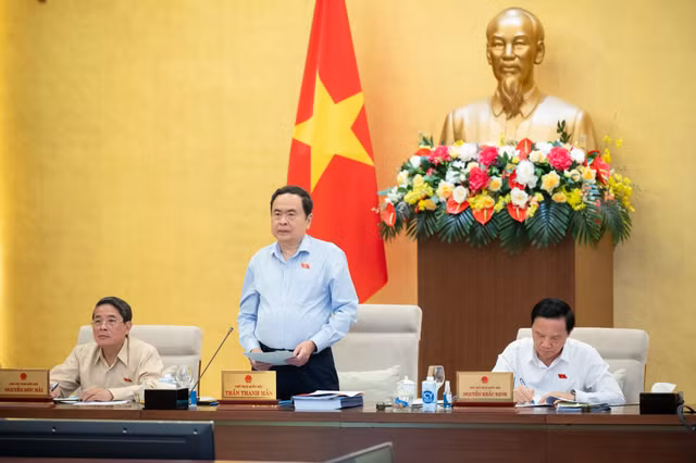 Uy ban Thuong vu Quoc hoi cho y kien ve cong tac nhan su-Hinh-2