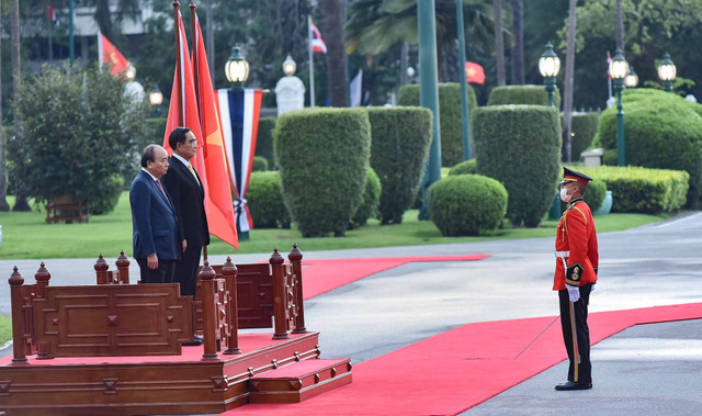 Thủ tướng Thái Lan Prayuth Chan-o-cha chủ trì lễ đón Chủ tịch nước Nguyễn Xuân Phúc và phu nhân - Hình 12 Thu tuong Thai Lan Prayuth Chan-o-cha chu tri le don Chu tich nuoc Nguyen Xuan Phuc va phu nhan-Hinh-12