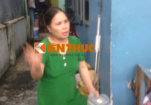 Bà Năm Hải đang kể lại vụ việc nhận trẻ sơ sinh và đưa tiền cho đối tượng Ngọc. Bà Năm Hải đang kể lại vụ việc nhận trẻ sơ sinh và đưa tiền cho đối tượng Ngọc.