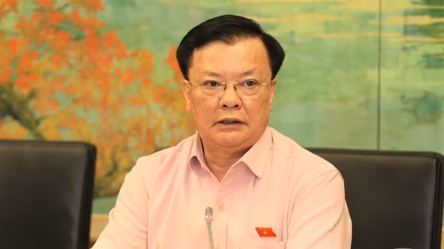 Vi sao ong Dinh Tien Dung thoi chuc Uy vien Bo Chinh tri, Uy vien Trung uong Dang?