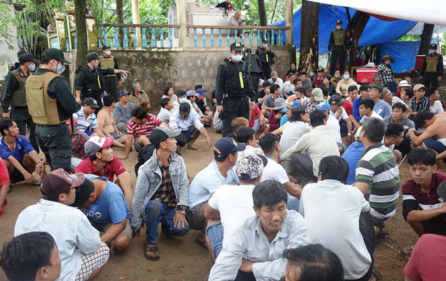 Giám đốc công an An Giang trực tiếp chỉ đạo triệt phá sới bạc, bắt 150 người Giam doc cong an An Giang truc tiep chi dao triet pha soi bac, bat 150 nguoi