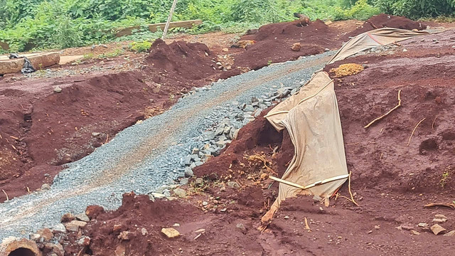 Bình Phước: Dân tố nhà thầu thi công đường Nguyễn Thái Học không đảm bảo chất lượng - Hình 8 Binh Phuoc: Dan to nha thau thi cong duong Nguyen Thai Hoc khong dam bao chat luong-Hinh-8