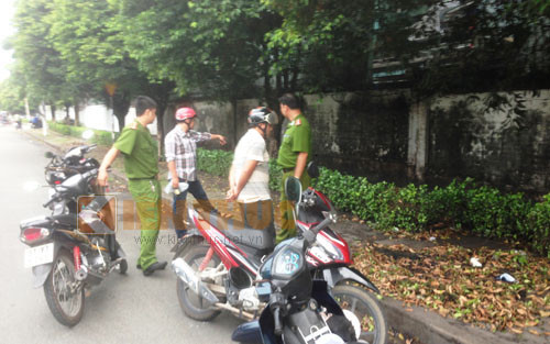 Hiện trường nơi phát hiện thi thể người đàn ông trong KCN Sóng Thần. Hiện trường nơi phát hiện thi thể người đàn ông trong KCN Sóng Thần.