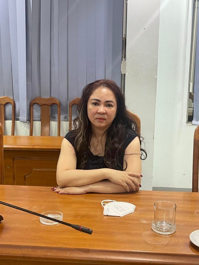 Đại gia Nguyễn Phương Hằng từng quen với đệ tử trùm Năm Cam như thế nào? Dai gia Nguyen Phuong Hang tung quen voi de tu trum Nam Cam nhu the nao?