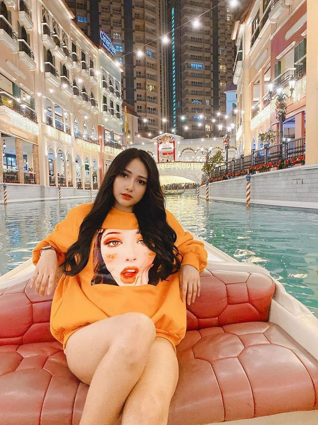 4 nữ cổ động viên bóng đá đẹp hơn hotgirl, mặc đồ cực nóng bỏng - Hình 12 4 nu co dong vien bong da dep hon hotgirl, mac do cuc nong bong-Hinh-12