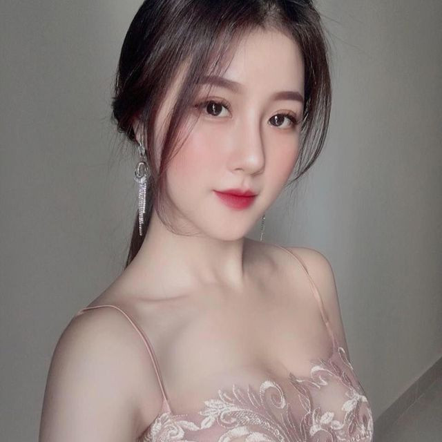 4 nữ cổ động viên bóng đá đẹp hơn hotgirl, mặc đồ cực nóng bỏng - Hình 2 4 nu co dong vien bong da dep hon hotgirl, mac do cuc nong bong-Hinh-2