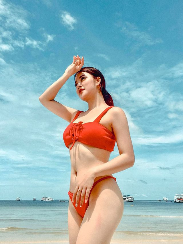 4 nữ cổ động viên bóng đá đẹp hơn hotgirl, mặc đồ cực nóng bỏng - Hình 3 4 nu co dong vien bong da dep hon hotgirl, mac do cuc nong bong-Hinh-3