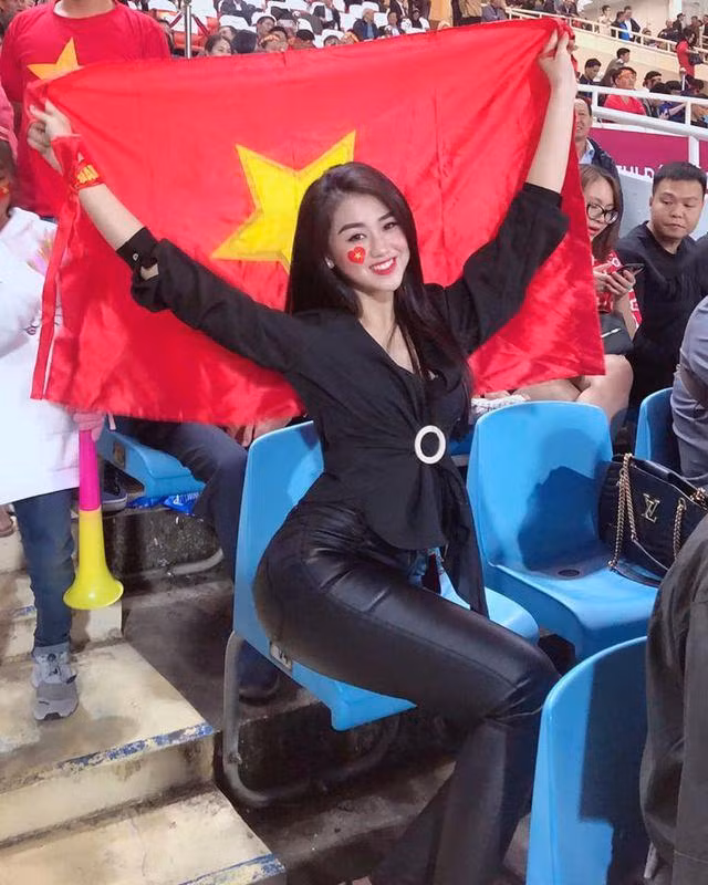 4 nu co dong vien bong da dep hon hotgirl, mac do cuc nong bong-Hinh-5