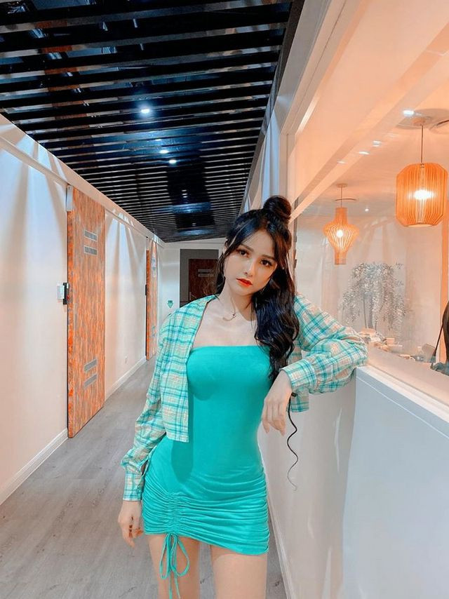 4 nữ cổ động viên bóng đá đẹp hơn hotgirl, mặc đồ cực nóng bỏng - Hình 14 4 nu co dong vien bong da dep hon hotgirl, mac do cuc nong bong-Hinh-14