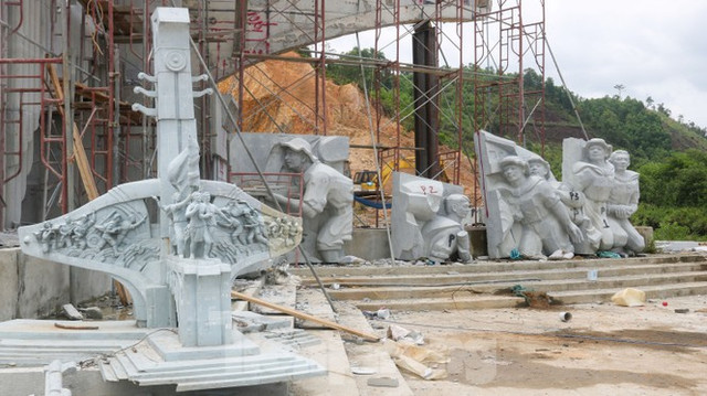 Huyện nghèo ở Quảng Nam xây tượng đài chục tỷ đồng - Hình 4 Huyen ngheo o Quang Nam xay tuong dai chuc ty dong-Hinh-4