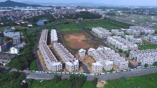 Ngan hang dai ha gia khoan no hon 800 ty cua ong chu san golf Dam Vac