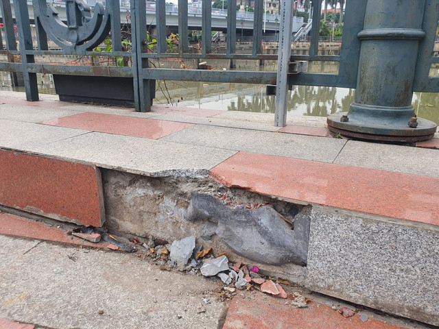 Dự án chỉnh trang sông Tam Bạc chưa bàn giao, quyết toán nhưng đã hư hỏng - Hình 15 Du an chinh trang song Tam Bac chua ban giao, quyet toan nhung da hu hong-Hinh-15