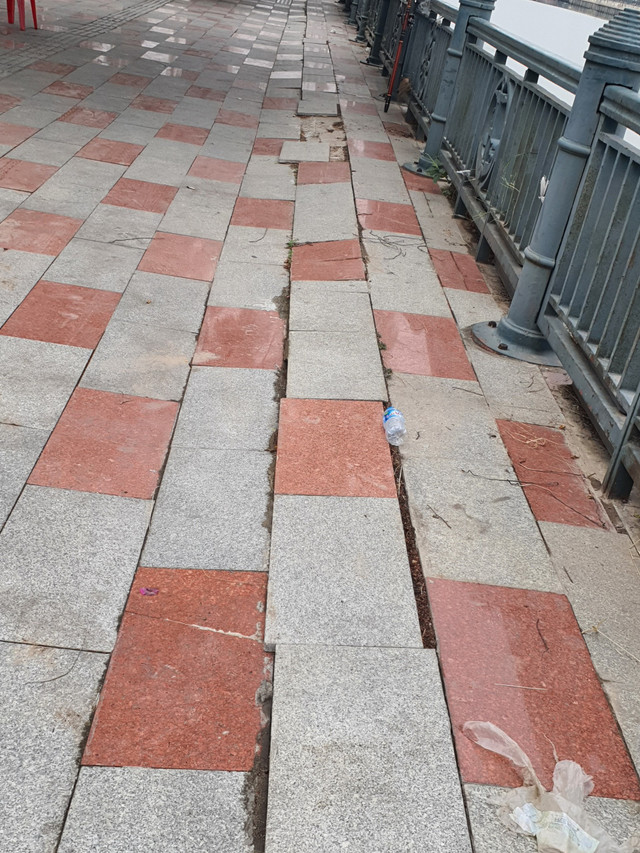 Dự án chỉnh trang sông Tam Bạc chưa bàn giao, quyết toán nhưng đã hư hỏng - Hình 17 Du an chinh trang song Tam Bac chua ban giao, quyet toan nhung da hu hong-Hinh-17