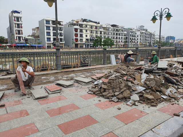 Dự án chỉnh trang sông Tam Bạc chưa bàn giao, quyết toán nhưng đã hư hỏng - Hình 20 Du an chinh trang song Tam Bac chua ban giao, quyet toan nhung da hu hong-Hinh-20